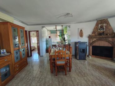 Detached house with pool for sale in Calle el Jurel 1