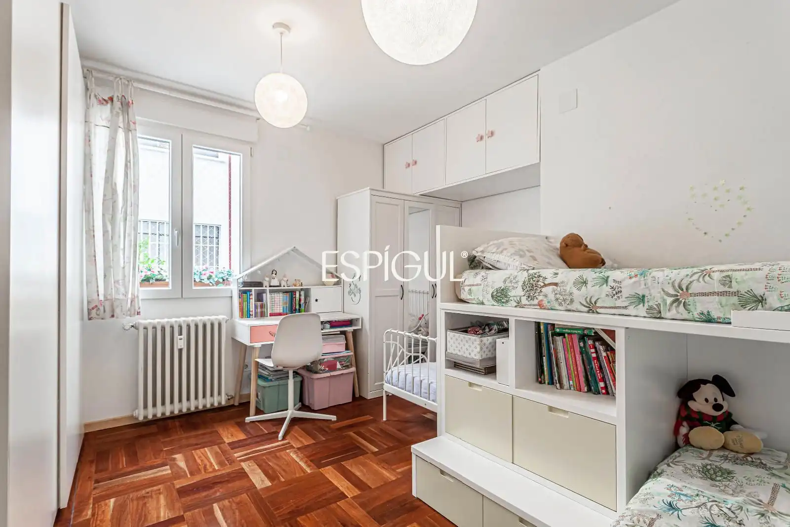 Schlafzimmer von Dachboden zum Verkauf in Madrid mit Klimaanlage, Heizung und Parkett