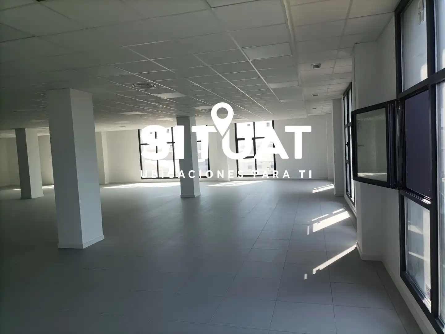 Oficina de alquiler en L'Hospitalet de Llobregat con Aire acondicionado, Calefacción y Alarma