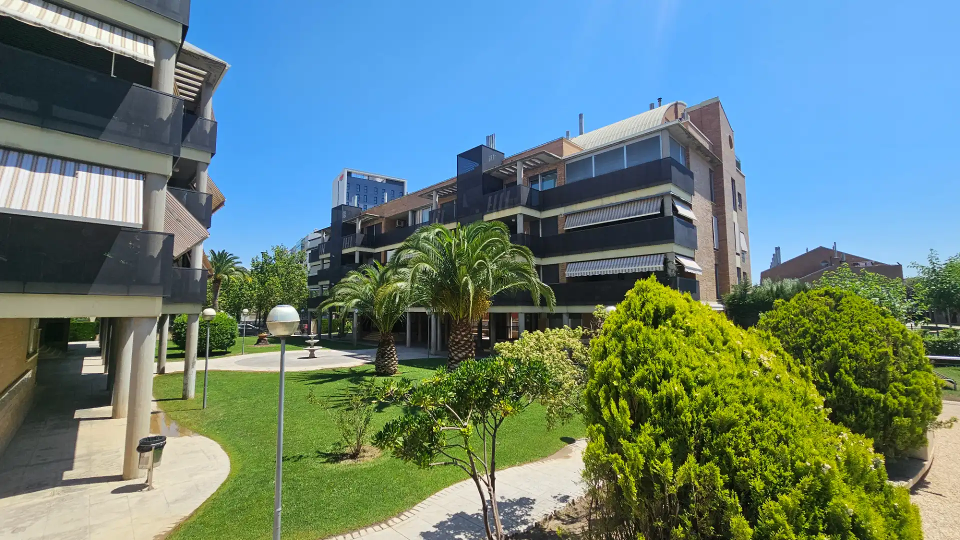 Vista exterior de Casa adosada en venta en Zaragoza con Aire acondicionado, Calefacción y Jardín privado