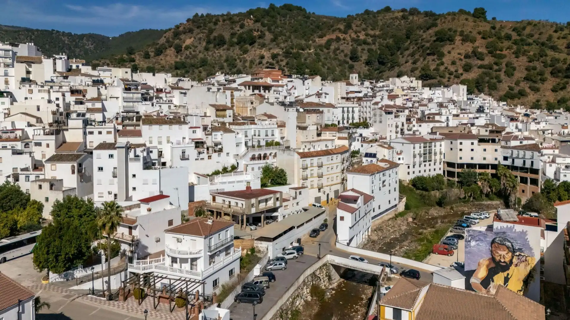 Vista exterior de Casa adosada en venda en Tolox amb Calefacció