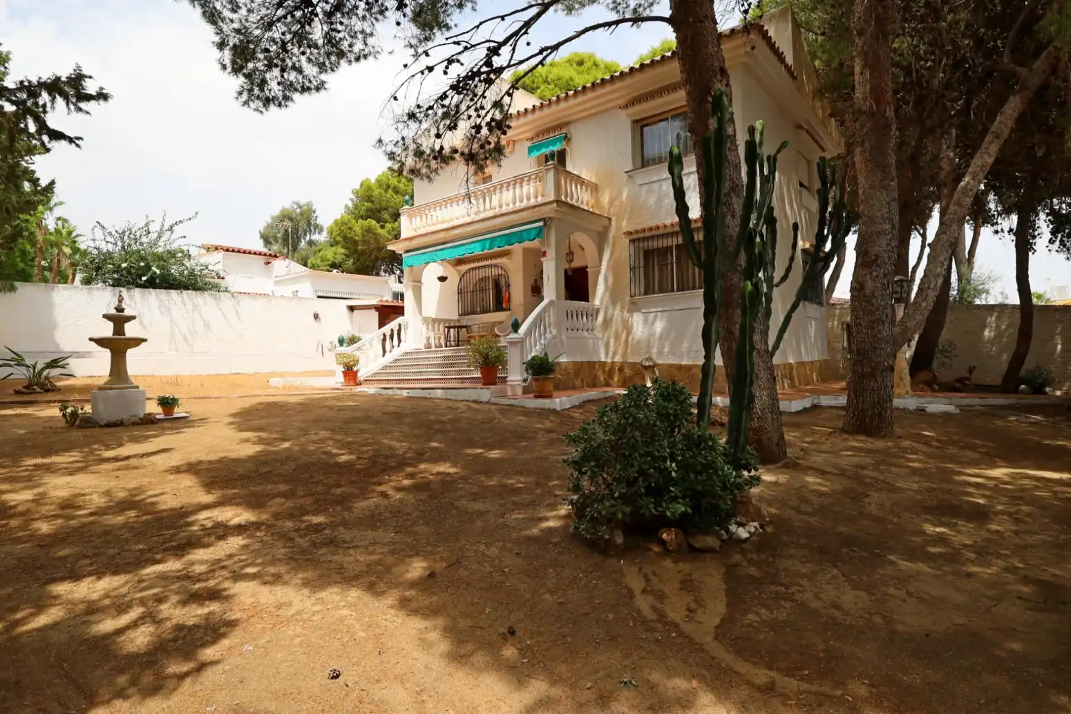 Vista exterior de Casa o chalet en venta en Torremolinos con Calefacción y Terraza