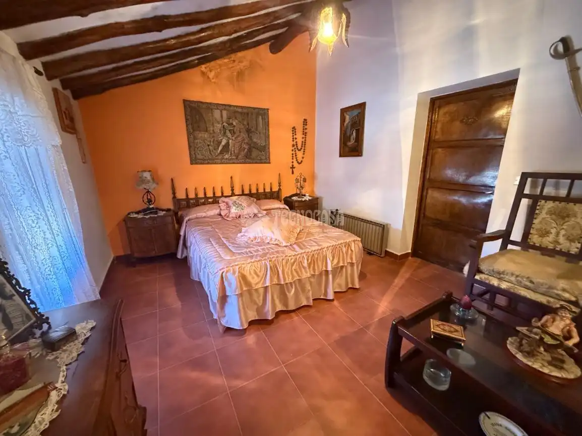 Habitación de Casa adosada en venta en Lucillos con Aire acondicionado y Calefacción