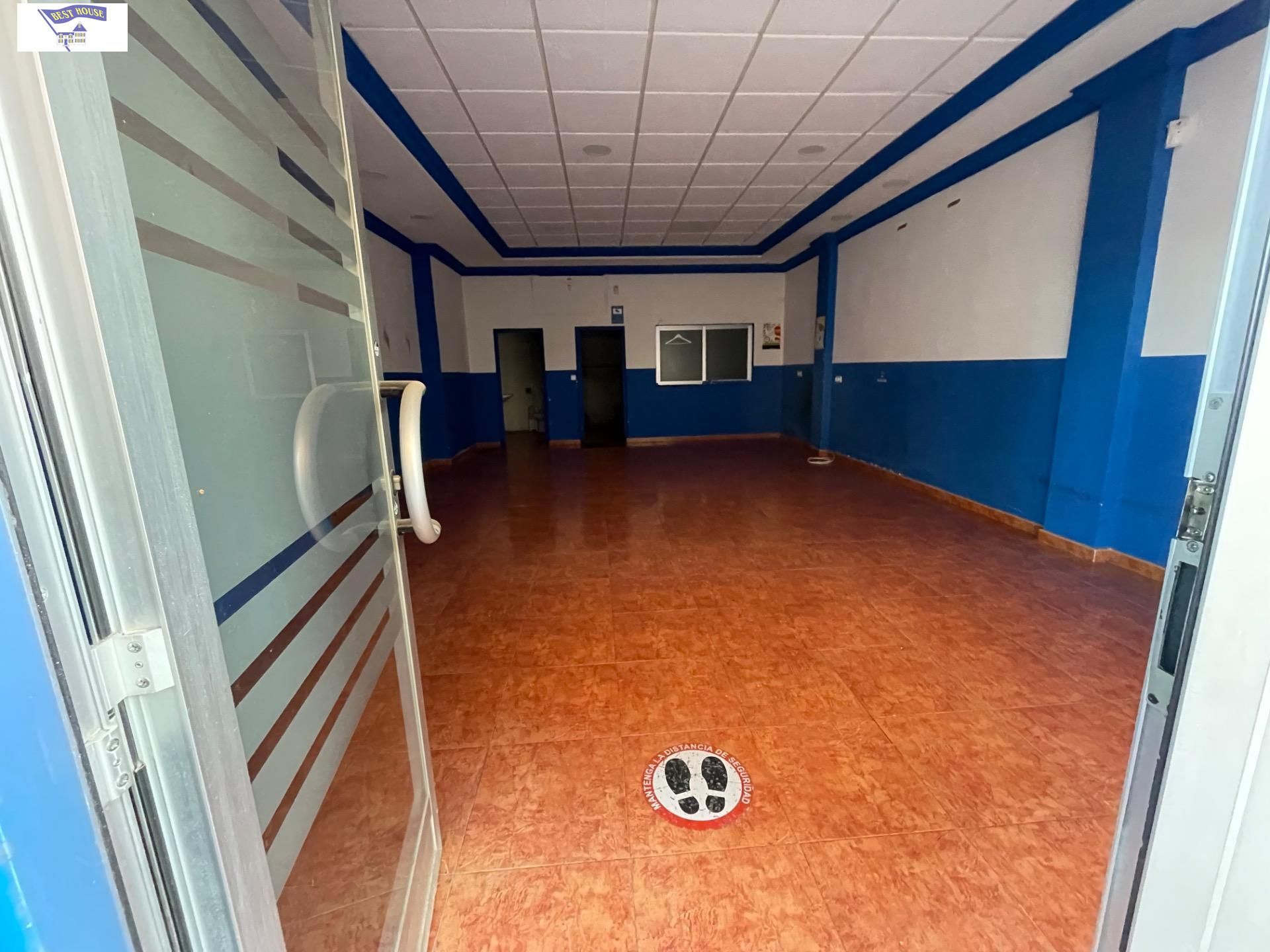 Local de alquiler en Alcadozo