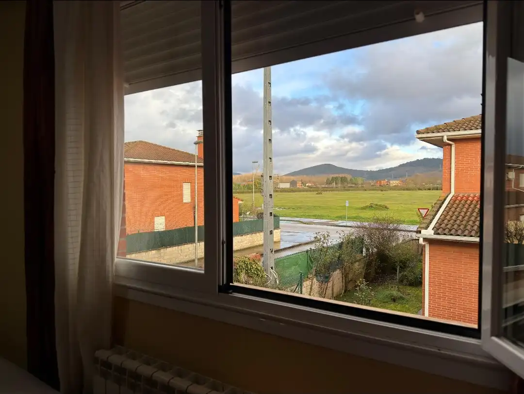 Vista exterior de Casa o xalet en venda en Ponferrada amb Calefacció, Jardí privat i Moblat