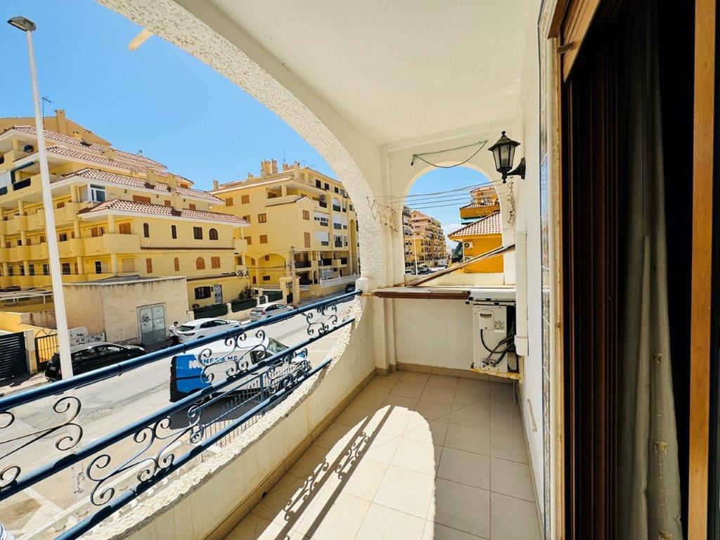 Vista exterior de Piso en venta en Torrevieja con Terraza y Lavadora