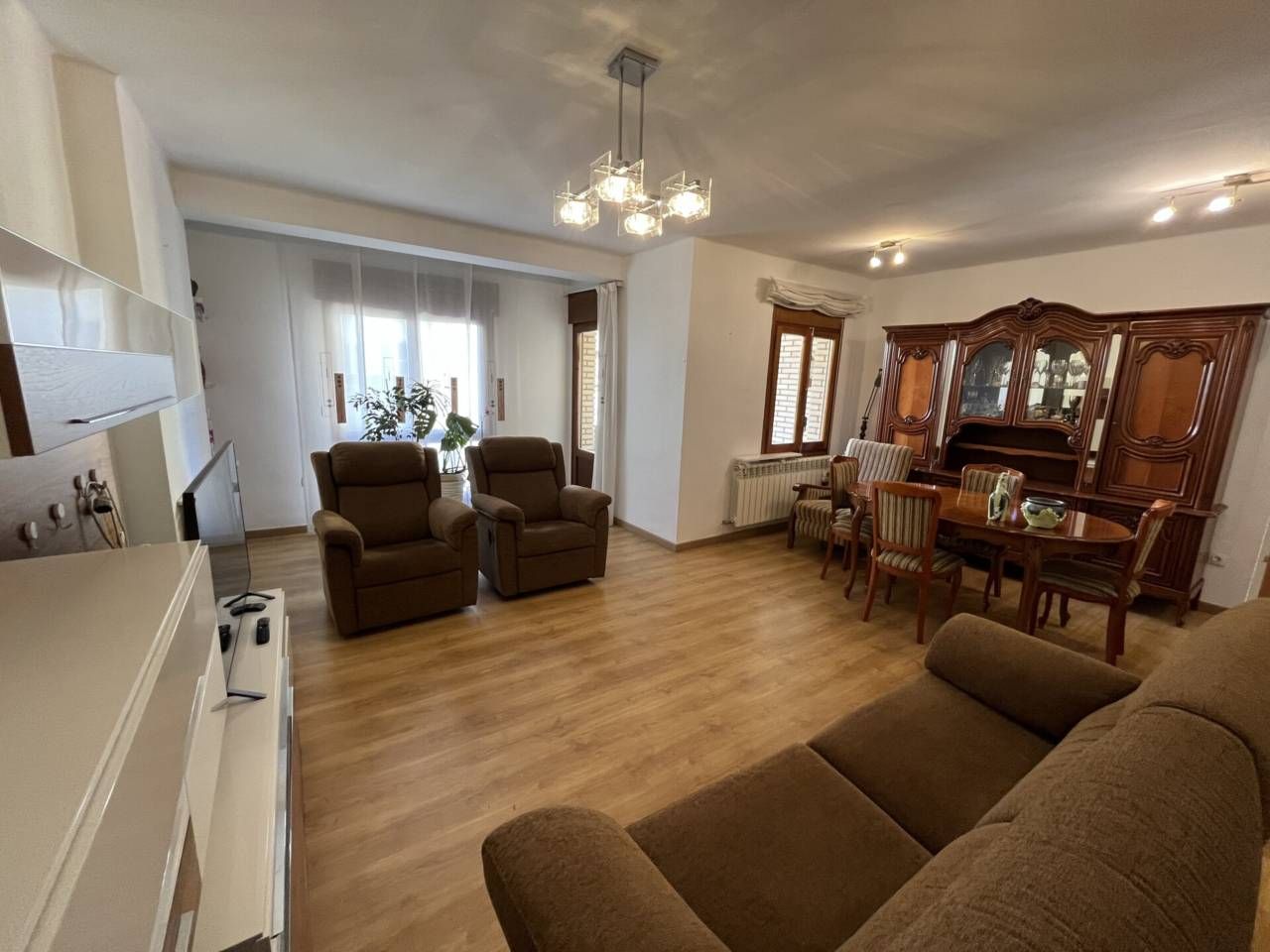 Wohnzimmer von Wohnung zum Verkauf in Alcañiz mit Klimaanlage, Heizung und Parkett