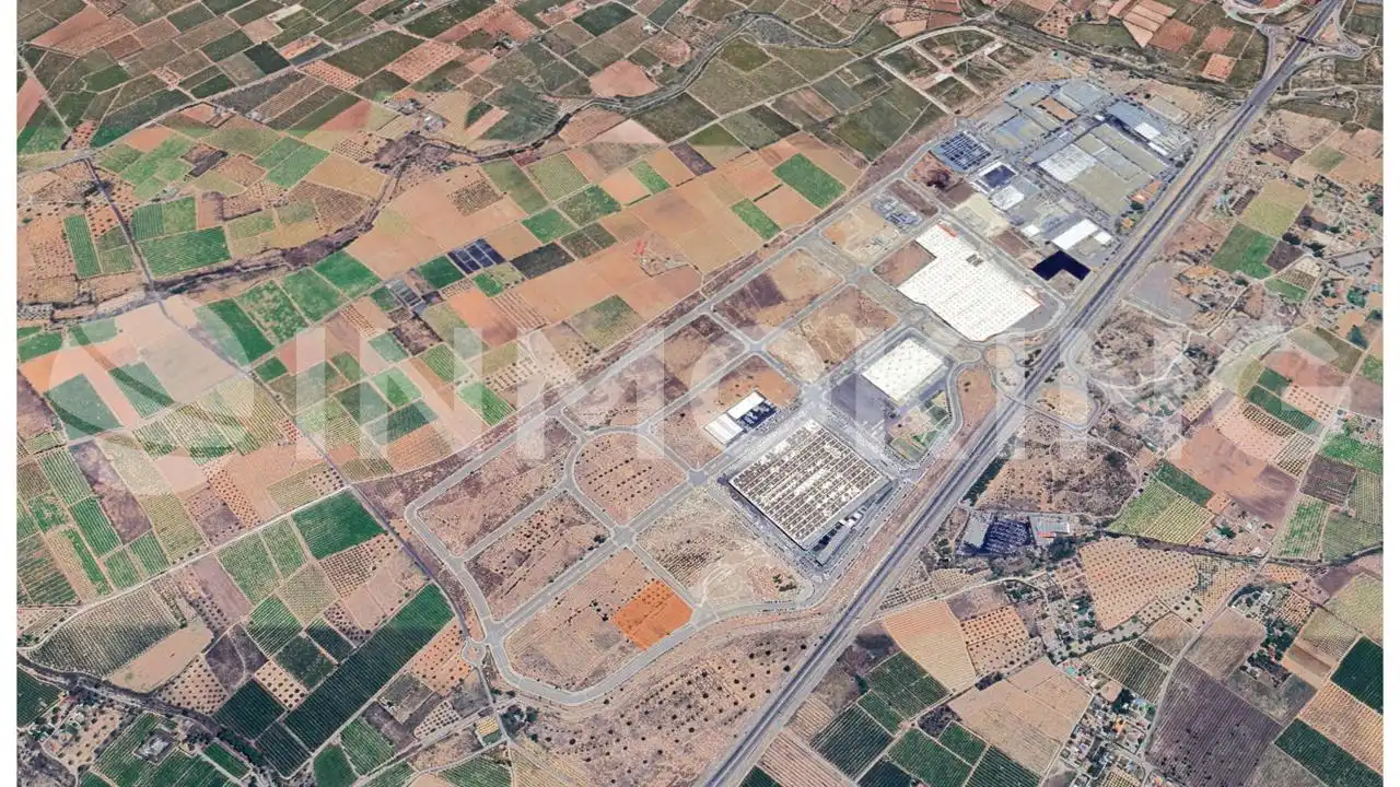 Terreny industrial en venda en Llíria