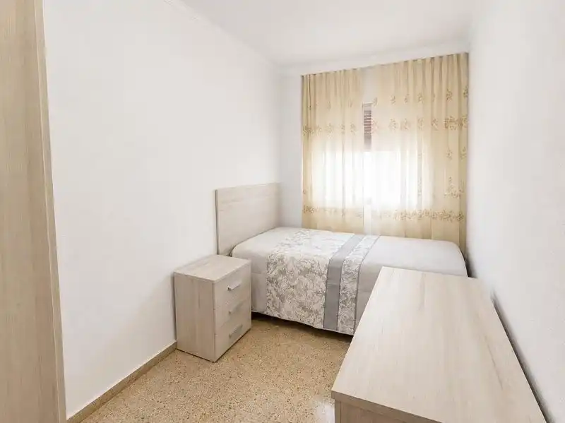 Habitación de Piso de alquiler en Málaga con Terraza y Amueblado
