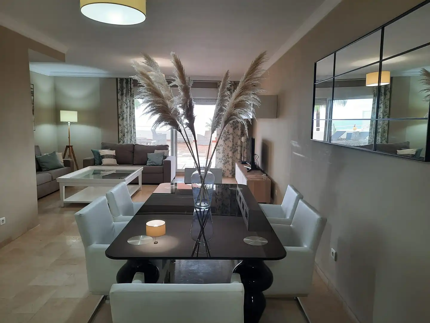 Comedor de Apartamento de alquiler en Estepona con Aire acondicionado, Terraza y Piscina