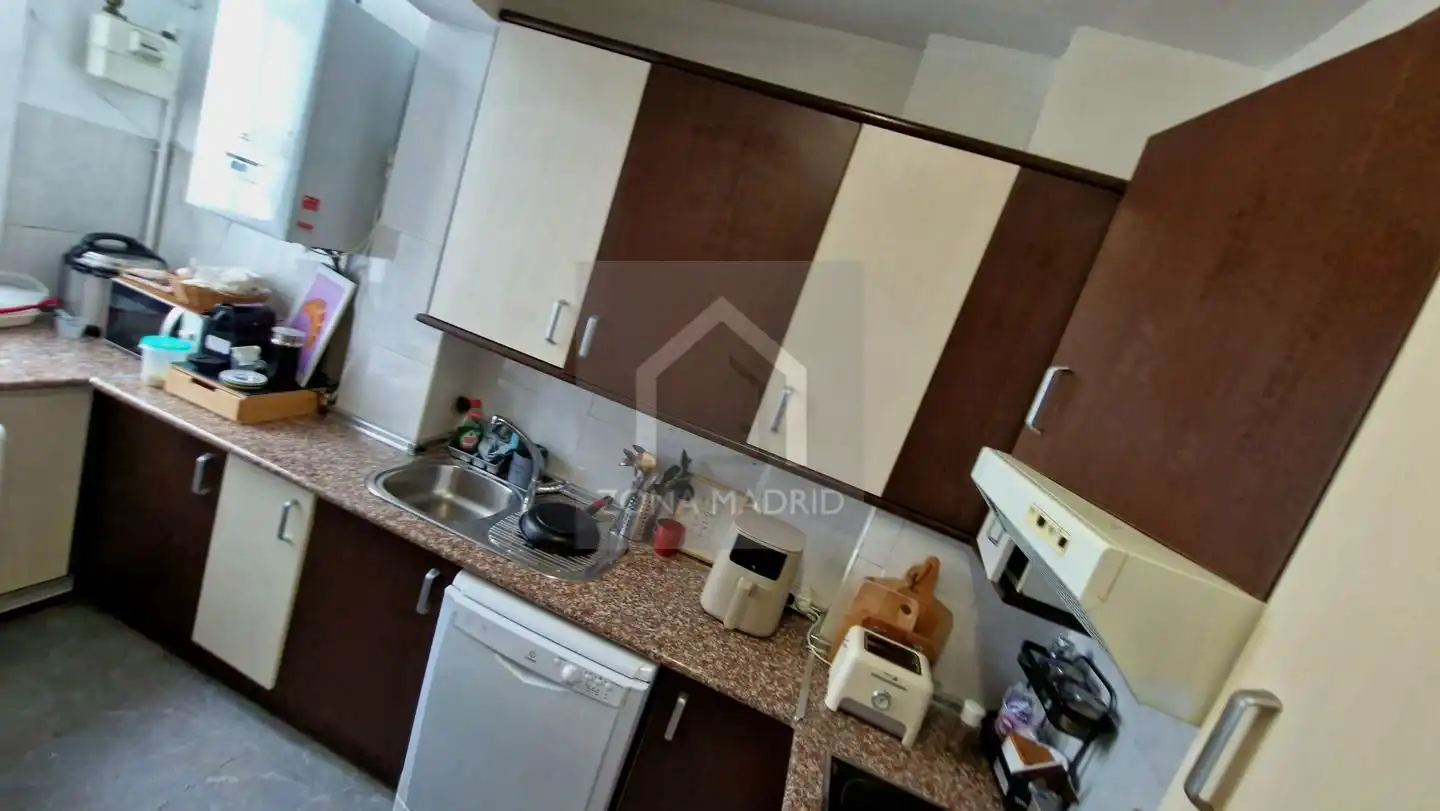 Kitchen of Flat for sale in Madrid  with Furnished