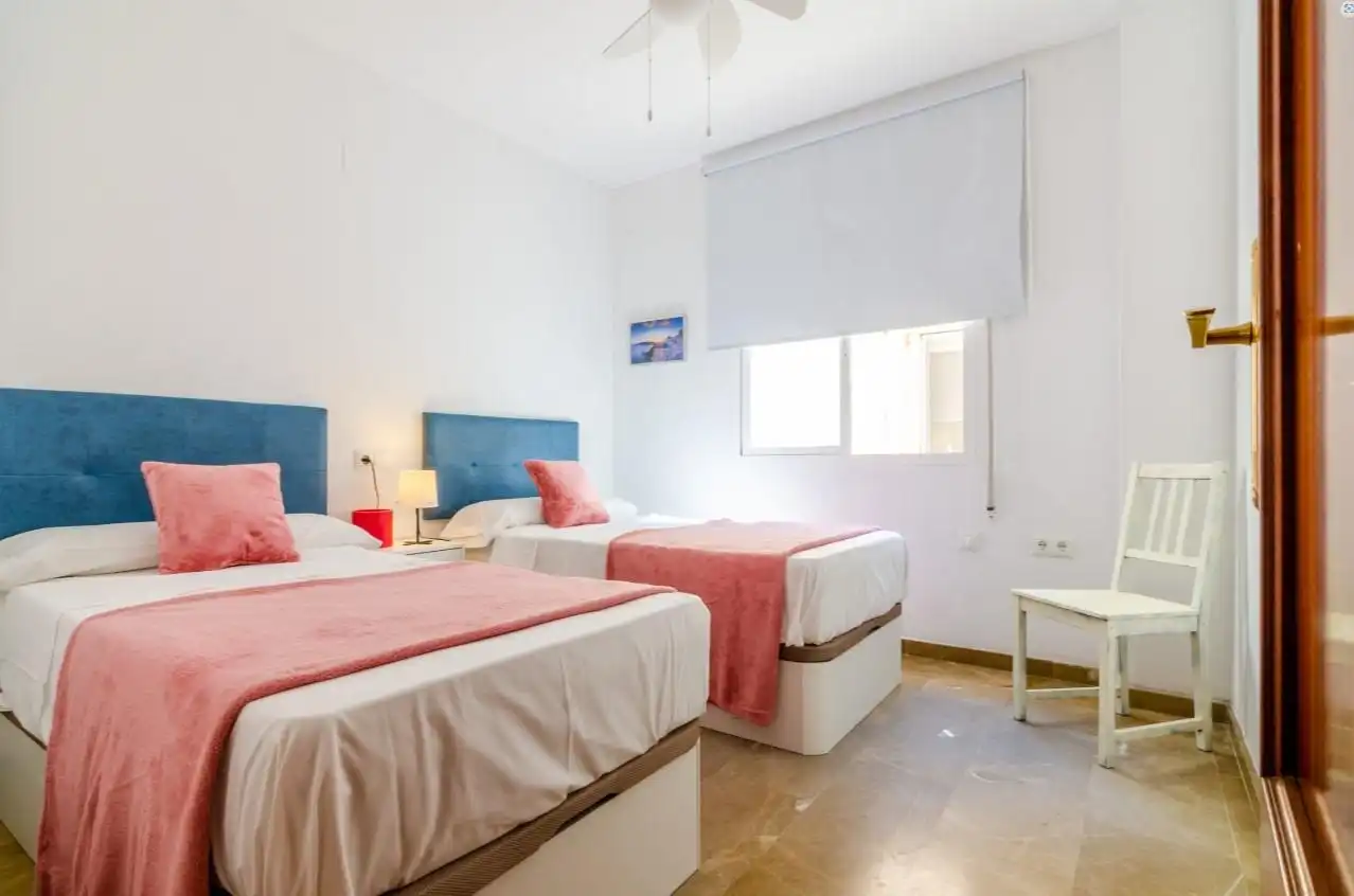 Habitación de Ático de alquiler en Rincón de la Victoria con Aire acondicionado, Calefacción y Jardín privado