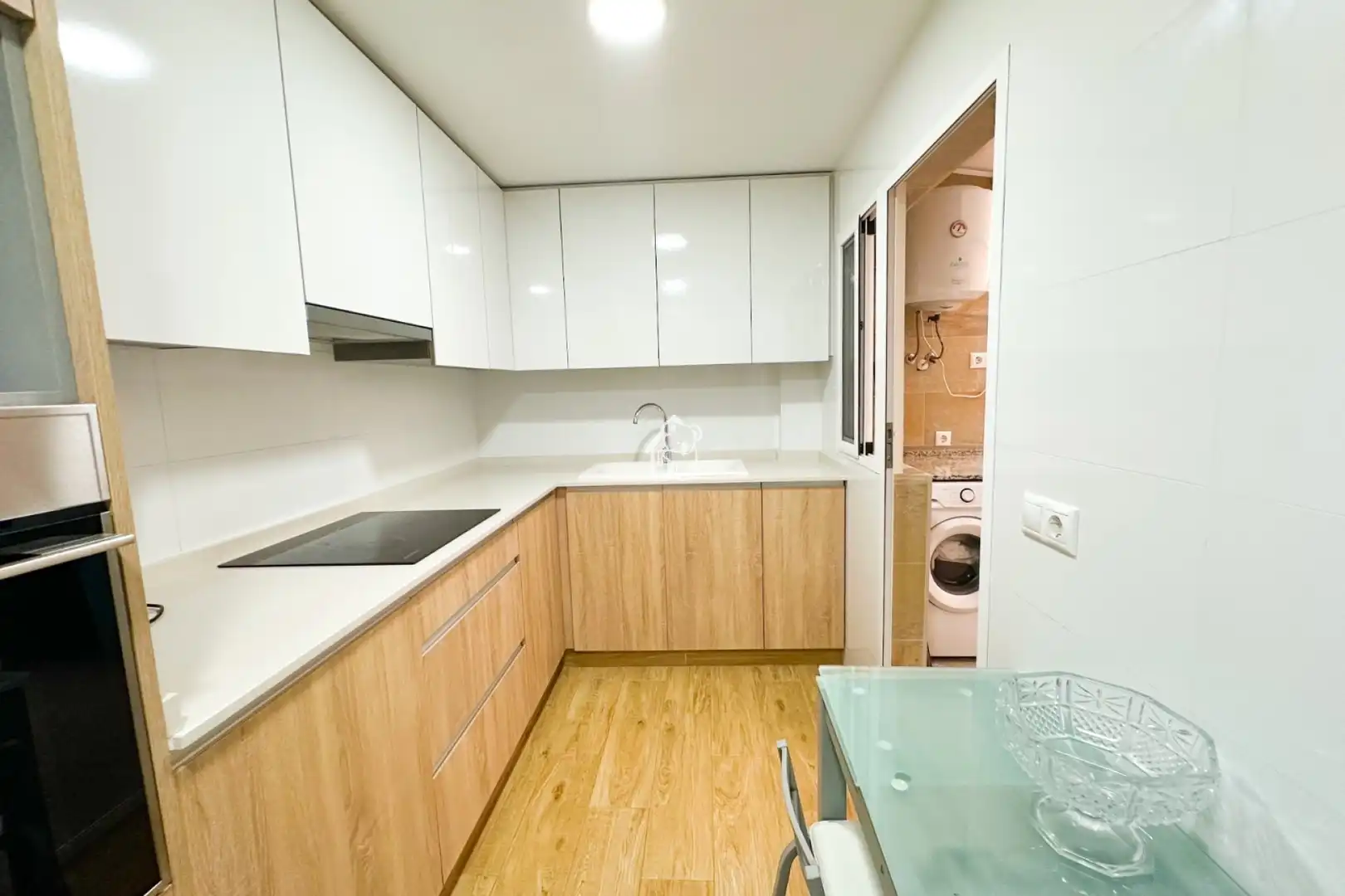 Cuina de Apartament de lloguer en Torrevieja amb Terrassa, Moblat i Forn