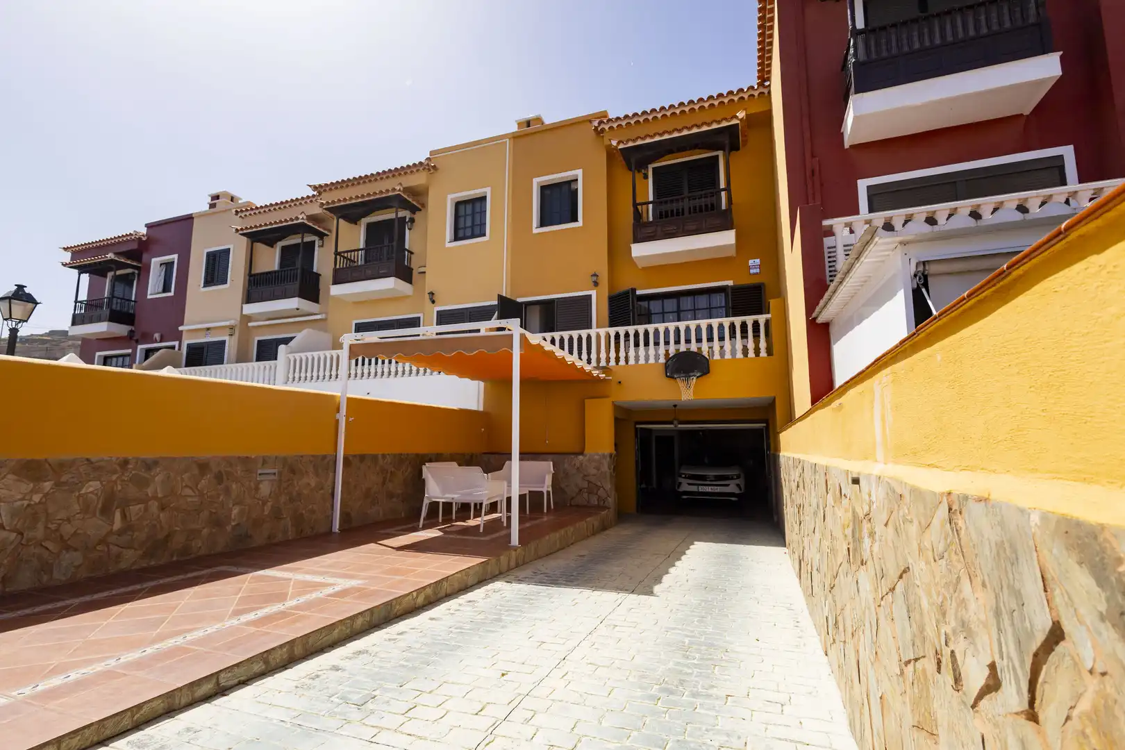 Vista exterior de Casa adosada en venta en Candelaria con Terraza, Trastero y Balcón
