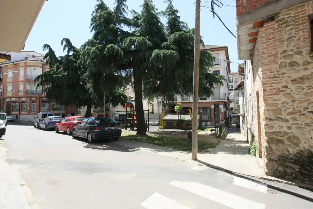 Vista exterior de Piso en venta en Arenas de San Pedro con Calefacción, Terraza y Amueblado