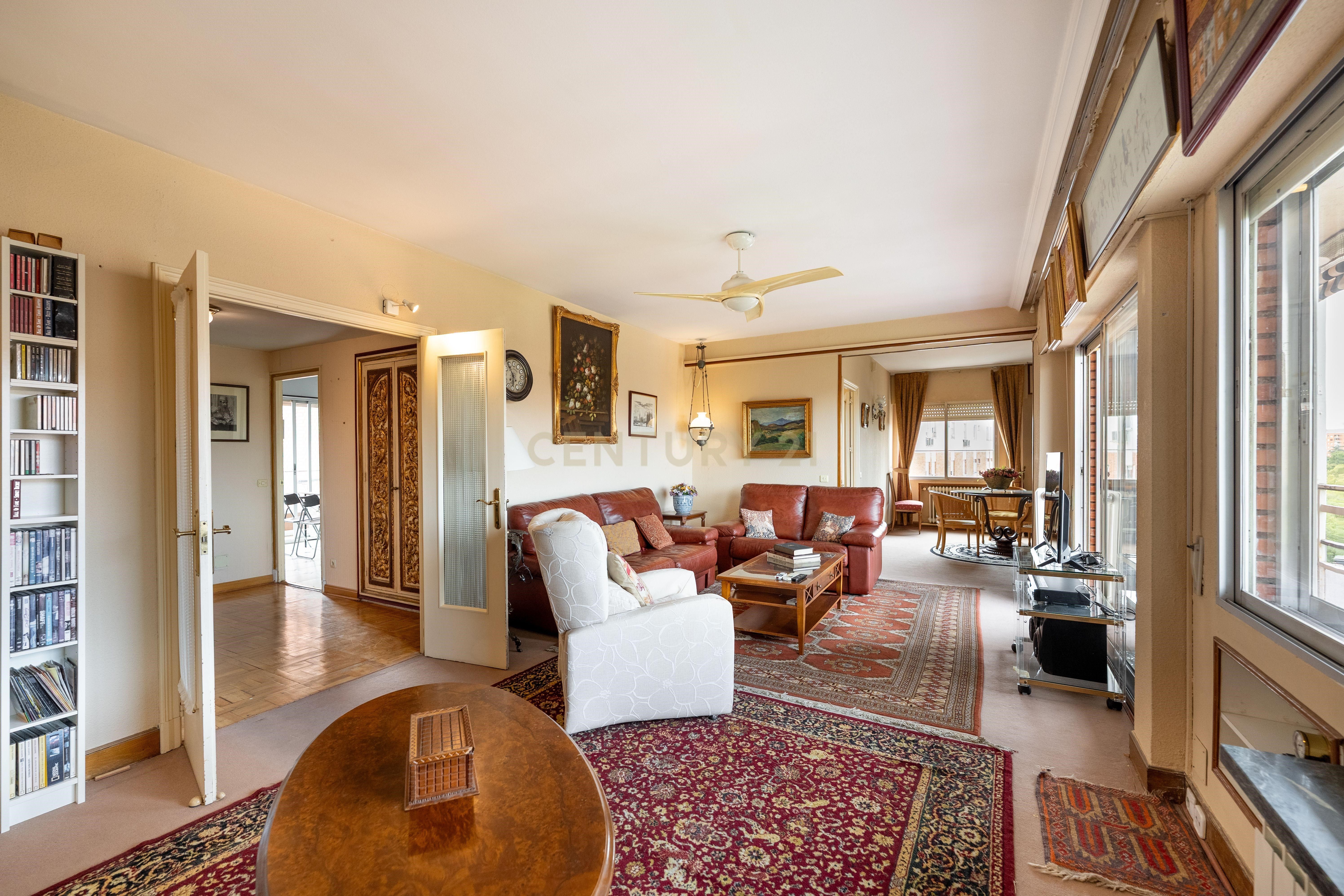 Living room of Flat for sale in  Madrid Capital  with Heating and Terrace