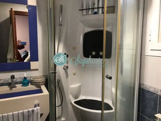 Bathroom of Flat for sale in Santa María la Real de Nieva  with Parquet flooring, Terrace and Storage room