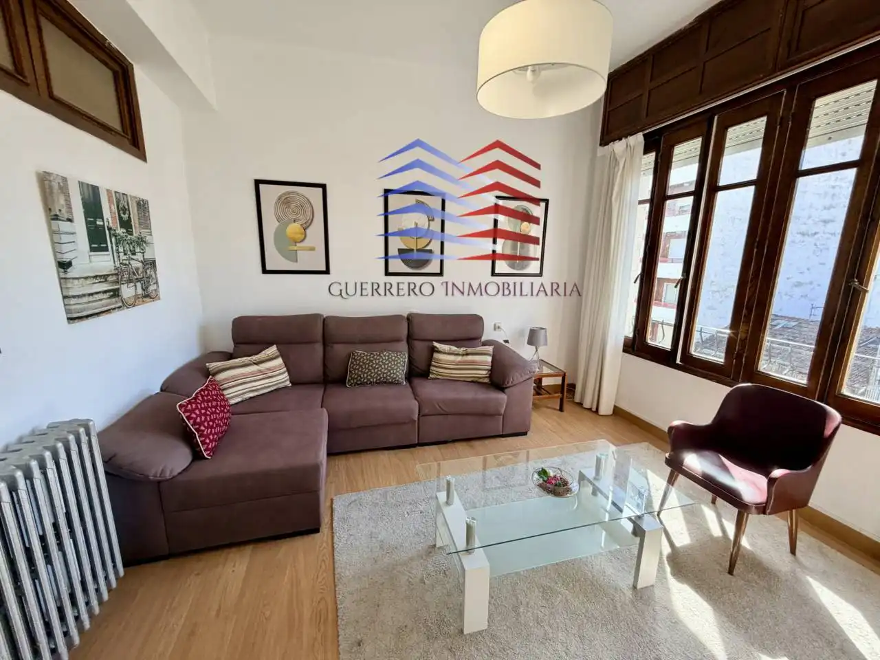 Sala d'estar de Apartament de lloguer en O Carballiño   amb Calefacció, Parquet i Moblat
