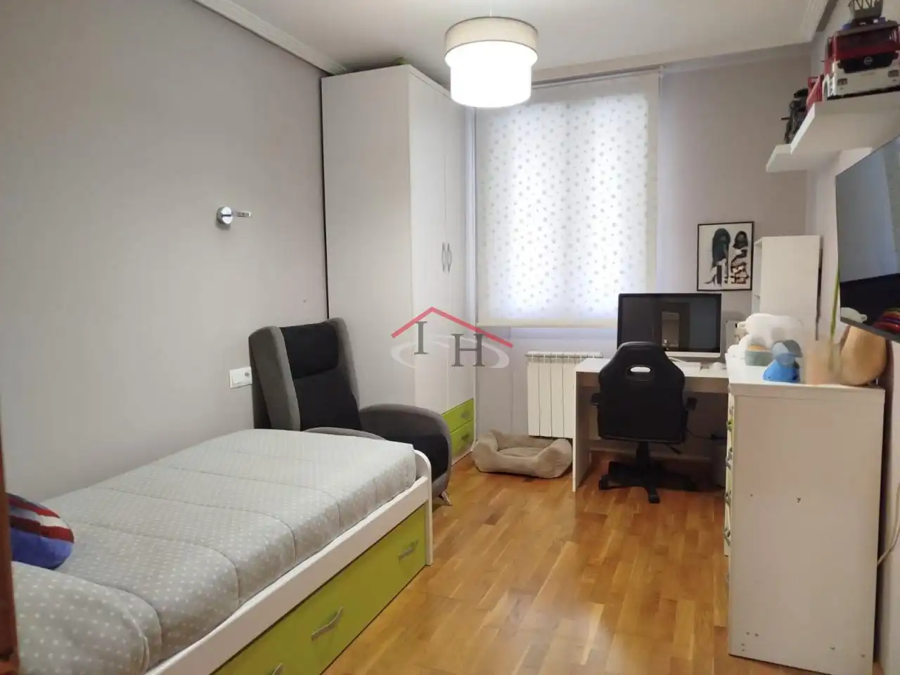 Bedroom of Apartments for sale in San Andrés del Rabanedo  with Heating, Parquet flooring and Terrace
