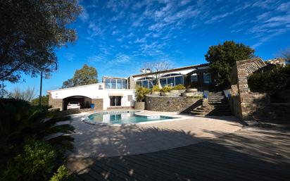 Vista exterior de Casa o xalet en venda en Cadaqués amb Terrassa i Piscina