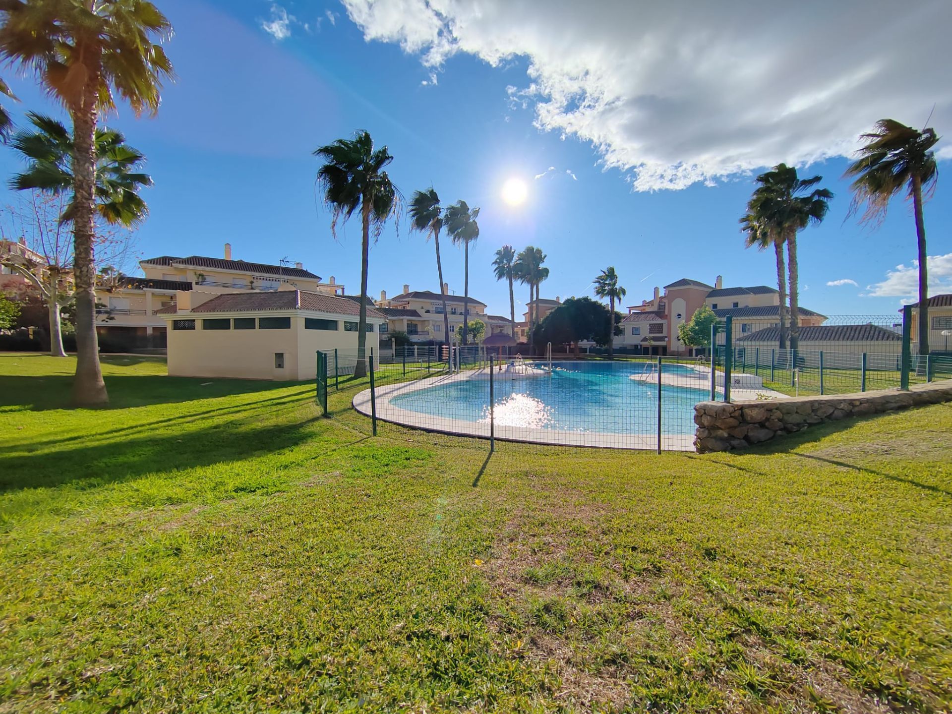Piscina de Pis en venda en Vélez-Málaga amb Aire condicionat, Calefacció i Terrassa