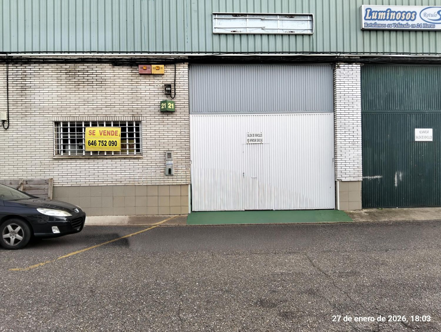 Aparcament de Nau industrial en venda en  Sevilla Capital