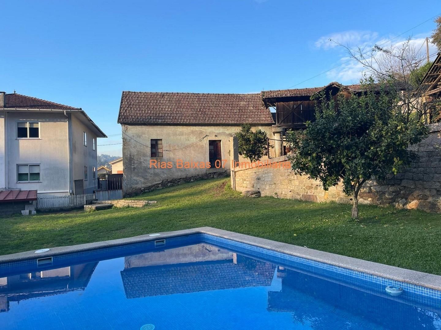 Vista exterior de Casa o xalet en venda en Mos amb Calefacció, Jardí privat i Terrassa