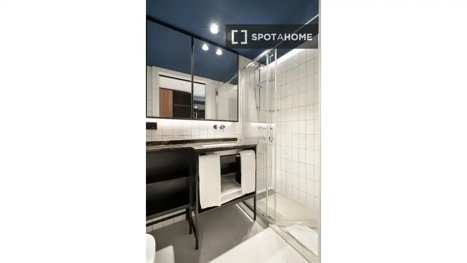 Bathroom of Flat for rent in Barcelona  with Air Conditioner, Heating and Furnished