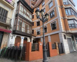 Vista exterior de Pis en venda en Santurtzi  amb Balcó