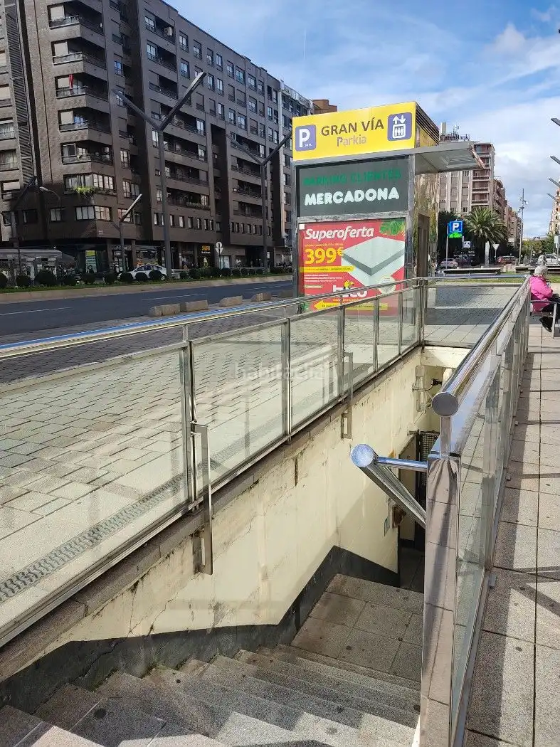 Individual to rent in Gran Vía Juan Carlos I 57, imagen 6
