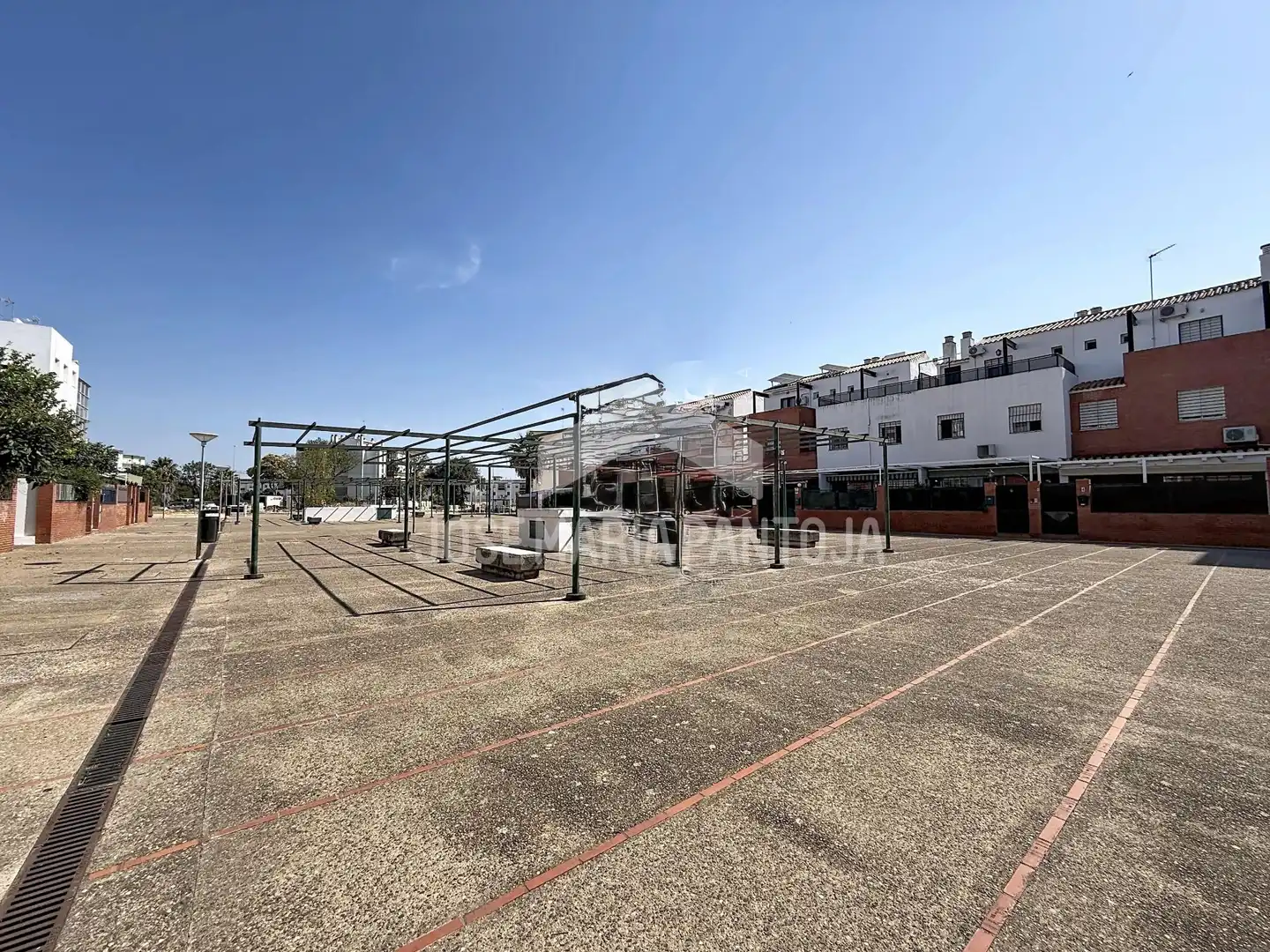 Vista exterior de Casa adosada en venda en Jerez de la Frontera amb Aire condicionat, Calefacció i Terrassa