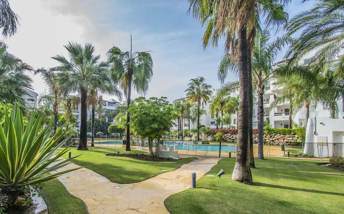 Garten von Dachboden zum Verkauf in Estepona mit Klimaanlage, Terrasse und Möbliert