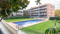 Swimming pool of Planta baja for sale in Sant Cugat del Vallès  with Air Conditioner, Heating and Terrace