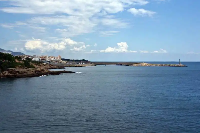 Vista exterior de Casa o xalet en venda en L'Ametlla de Mar  amb Aire condicionat, Jardí privat i Terrassa