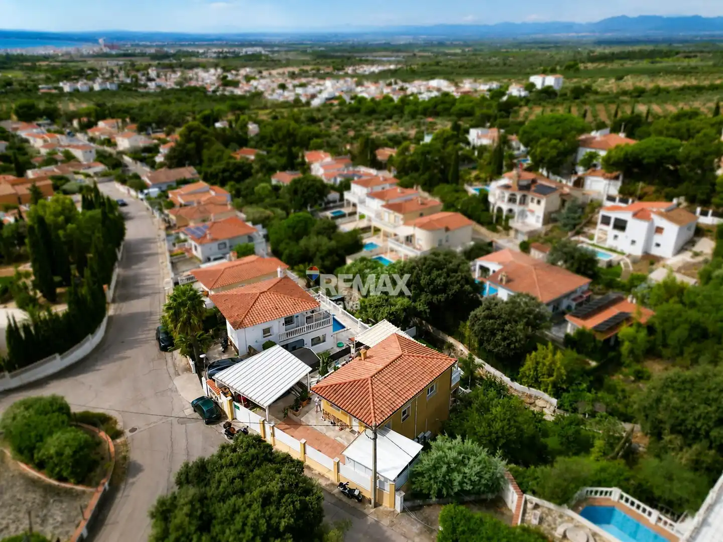 Exterior view of Houses for sale in Roses  with Air Conditioner, Heating and Private garden