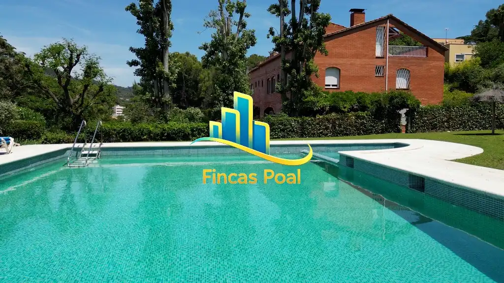 Piscina de Casa adosada en venta en Sant Just Desvern con Calefacción, Jardín privado y Piscina comunitaria