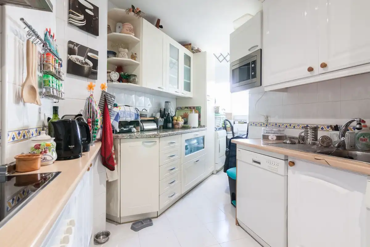 Kitchen of Flat for sale in Estepona  with Air Conditioner, Private garden and Terrace