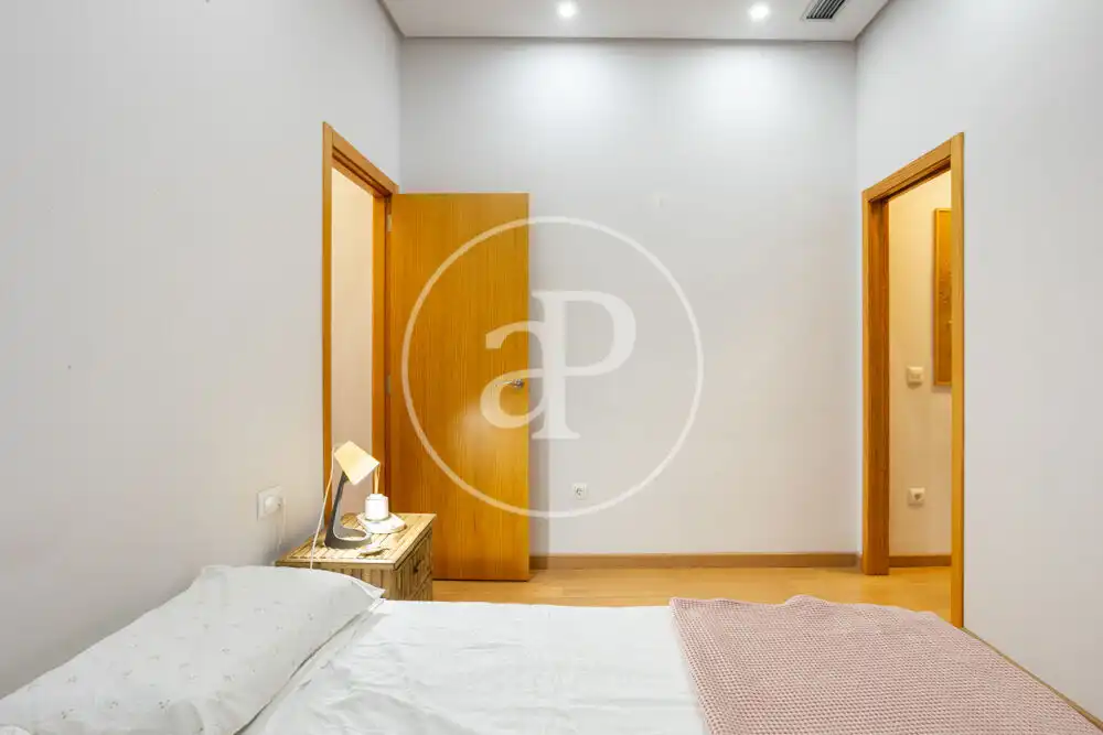 Schlafzimmer von Wohnung zur Miete in Valencia mit Klimaanlage, Heizung und Möbliert