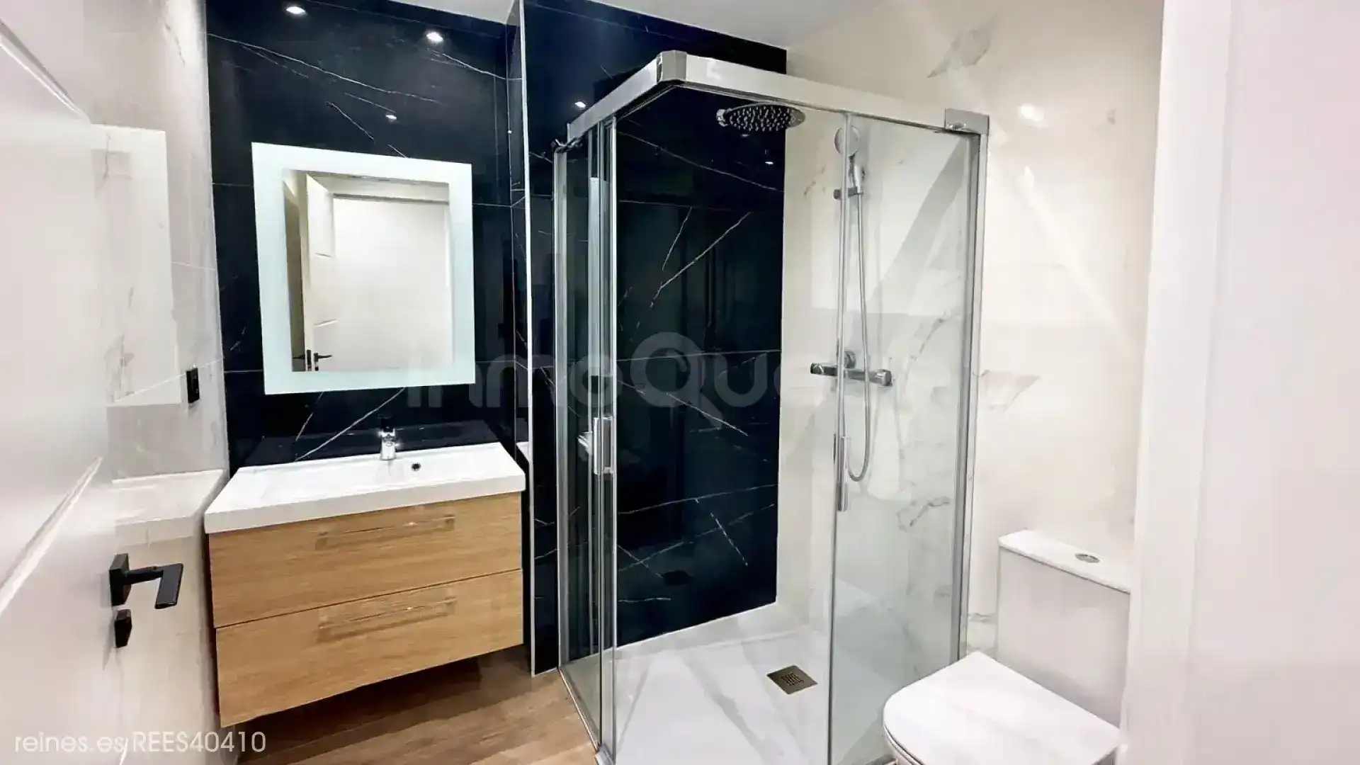 Bathroom of Flat for sale in Zaragoza  with Heating, Terrace and Furnished