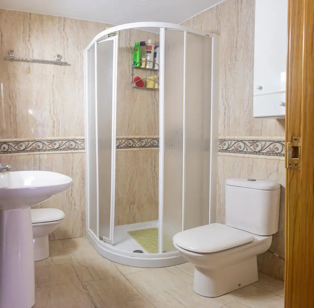 Bathroom of Flat for sale in Zaragoza  with Air Conditioner, Heating and Storage room