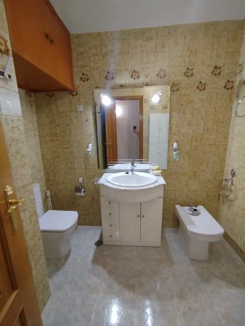 Bany de Pis en venda en Ávila amb Calefacció, Terrassa i Traster