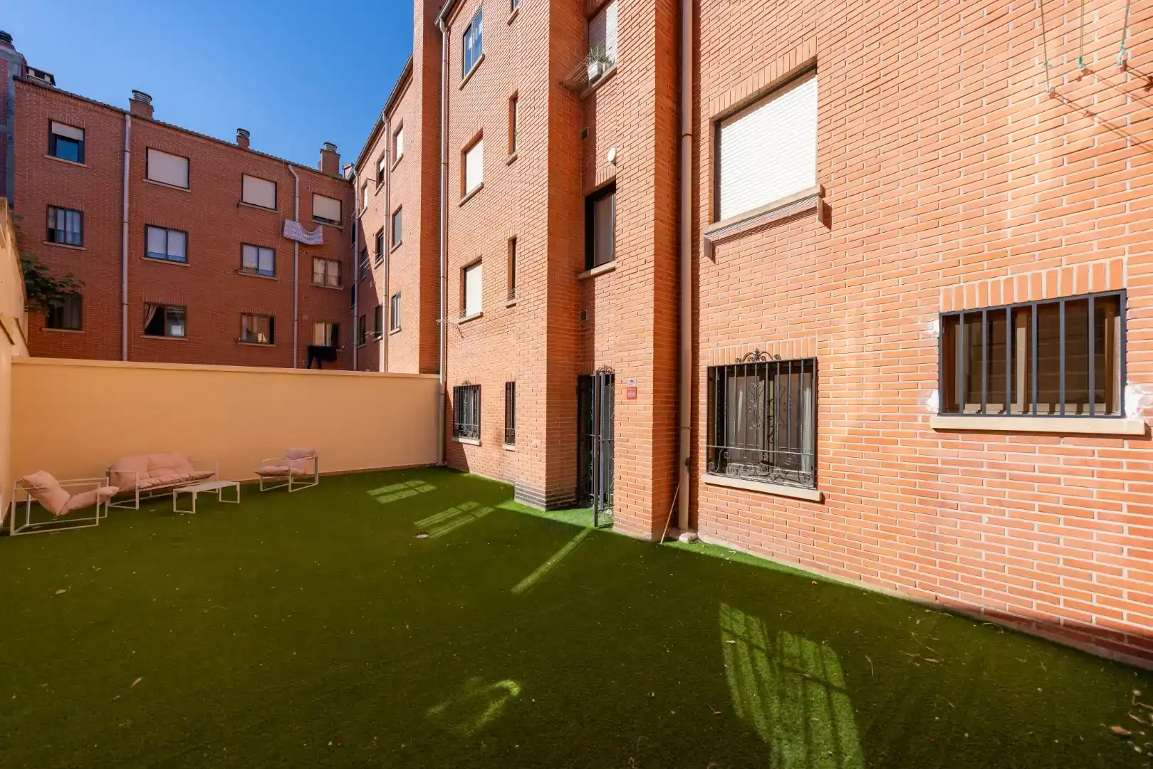 Vista exterior de Pis en venda en Las Rozas de Madrid amb Aire condicionat, Jardí privat i Forn