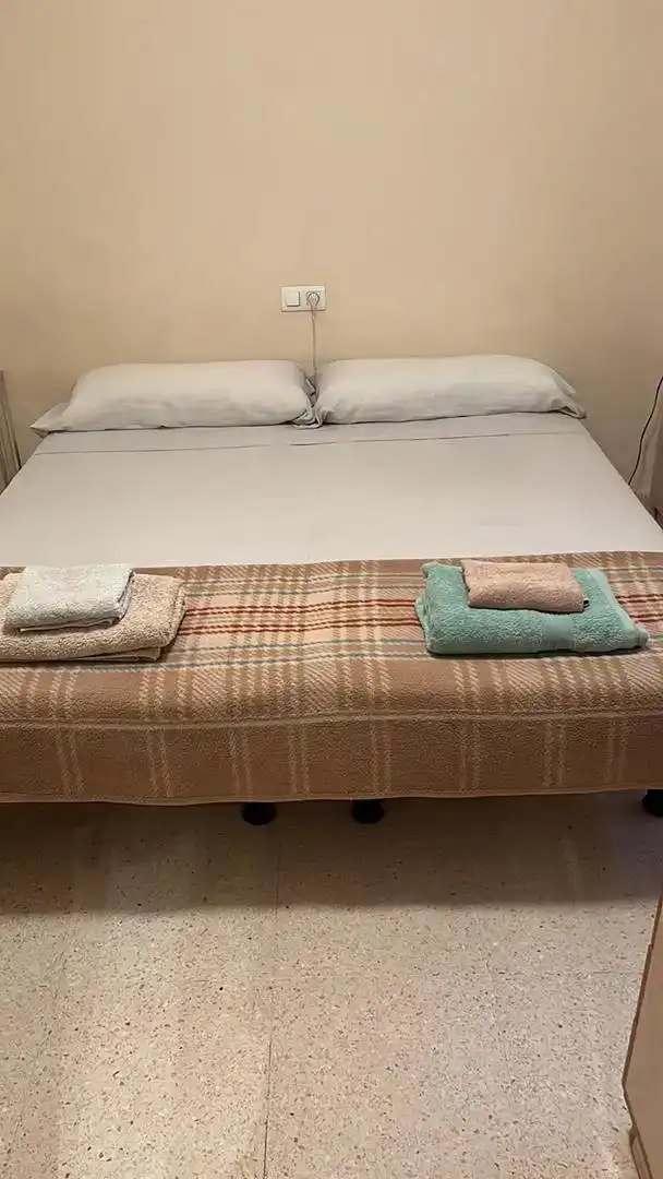 Dormitori de Apartament per a compartir en Torremolinos amb Aire condicionat, Moblat i Balcó