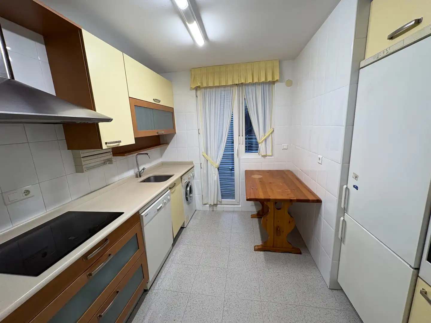 Cuina de Pis de lloguer en Castro-Urdiales amb Calefacció, Terrassa i Moblat
