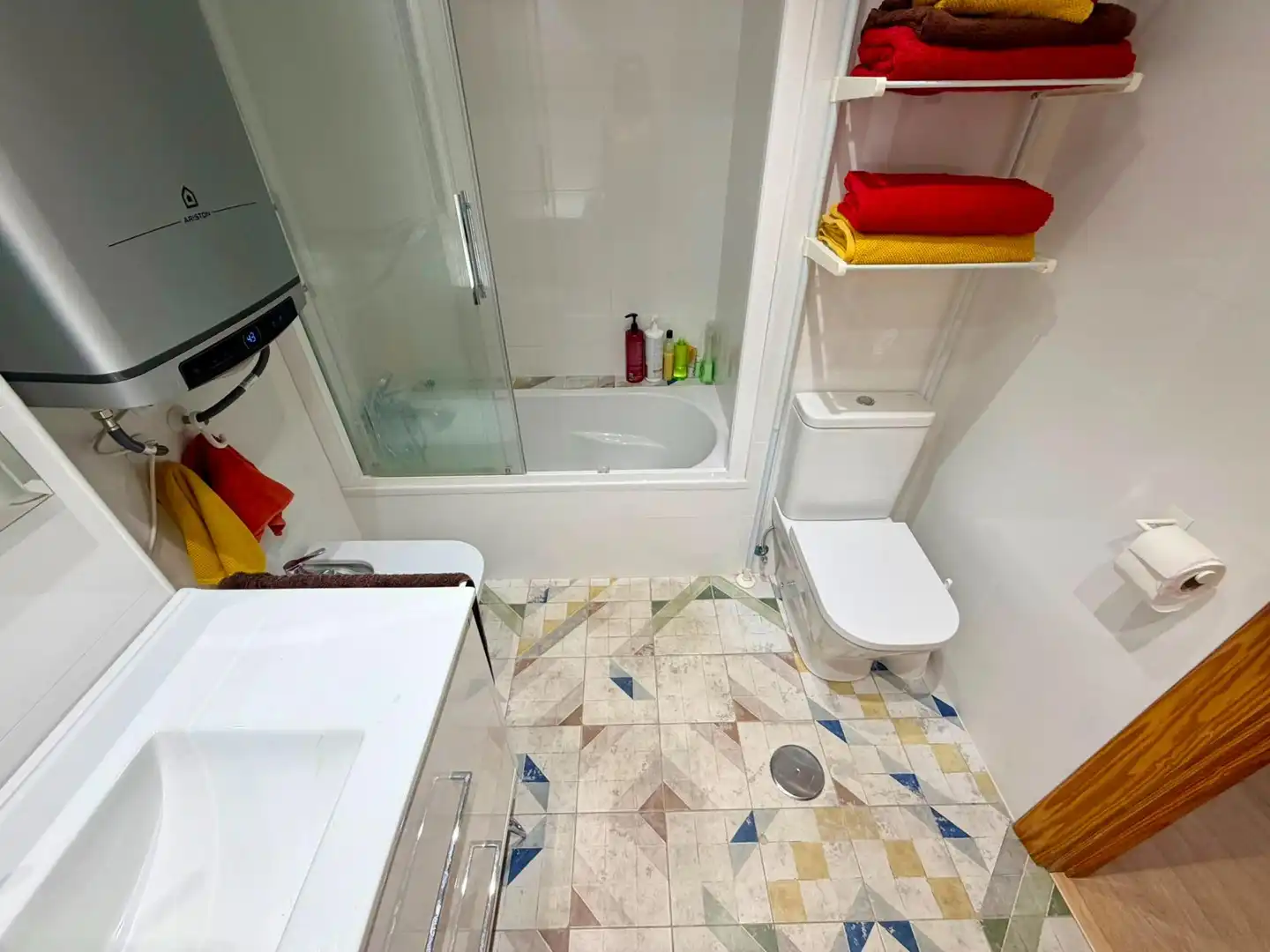 Bany de Pis en venda en Roquetas de Mar amb Aire condicionat, Terrassa i Moblat