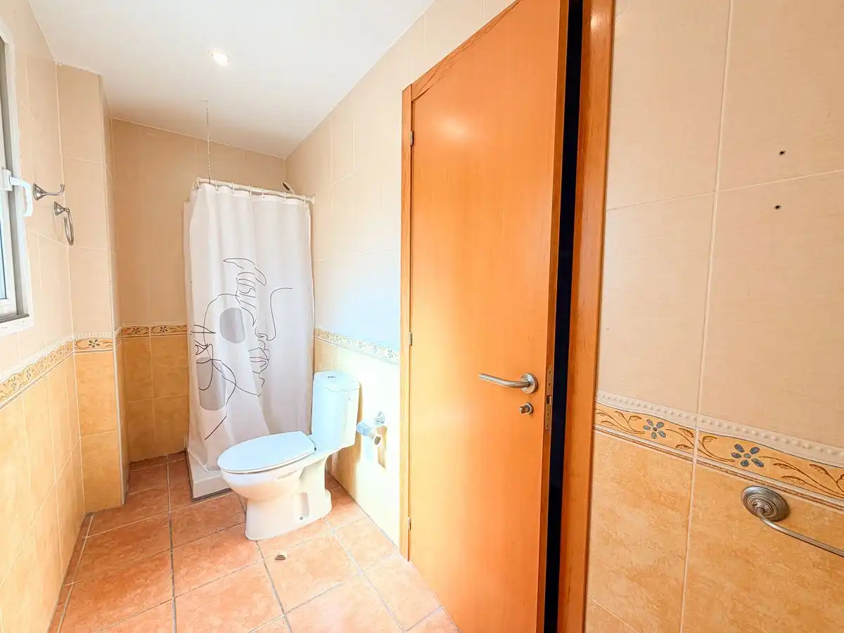 Badezimmer von Wohnung zum Verkauf in Dénia mit Klimaanlage, Heizung und Terrasse