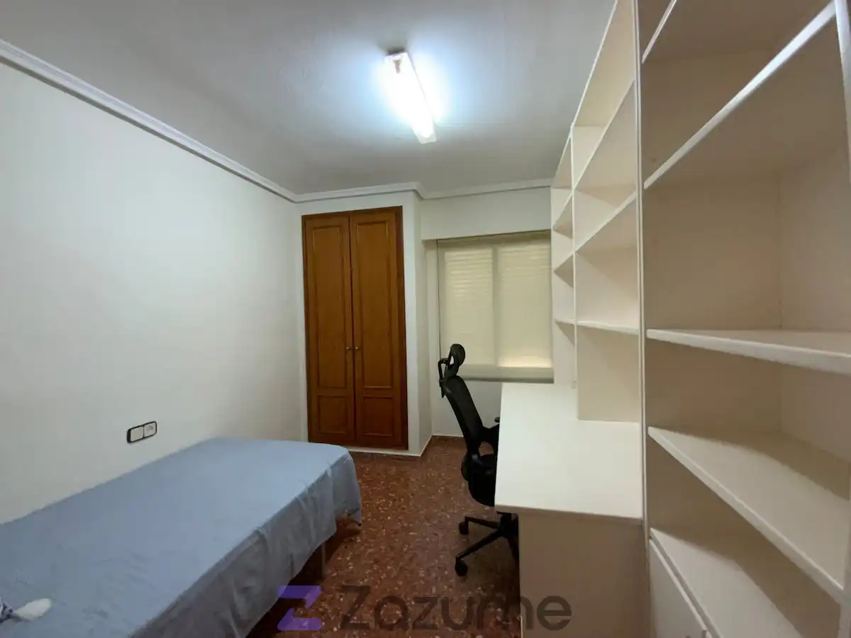 Schlafzimmer von Wohnung zur Miete in Valencia mit Klimaanlage, Heizung und Terrasse