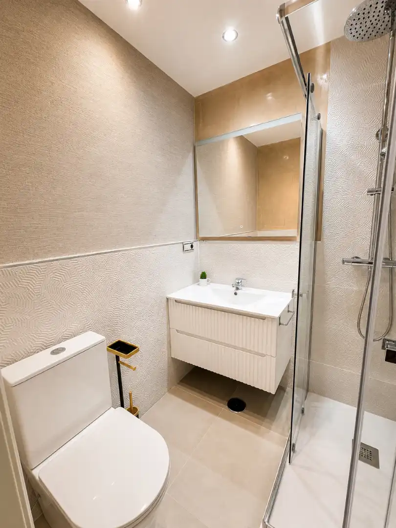 Bathroom of Study for share in Sevilla  with Air Conditioner, Heating and Terrace