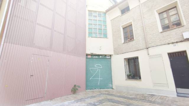 Local comercial en Alquiler en plaza de la mesa en Arrabal