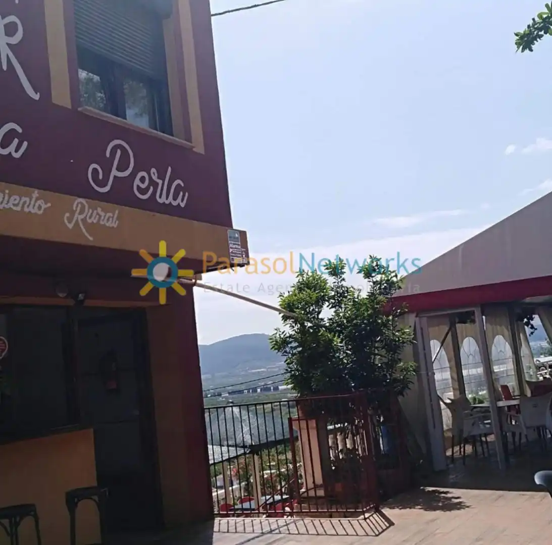 Houses for sale in Ador  with Air Conditioner, Private garden and Terrace